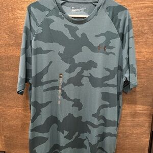 XL under Armour activewear shirt turquoise with some gray camo shirt